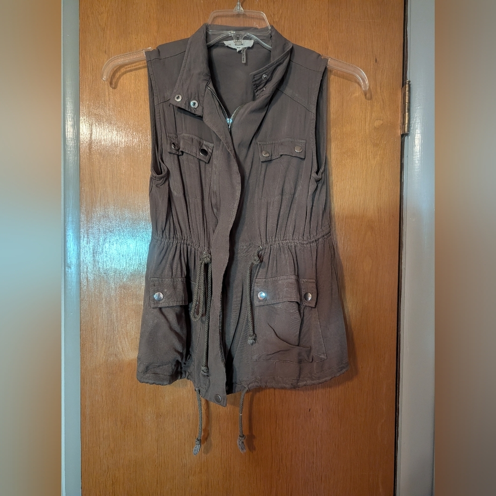 Women's Sleeveless Green Utility Vest